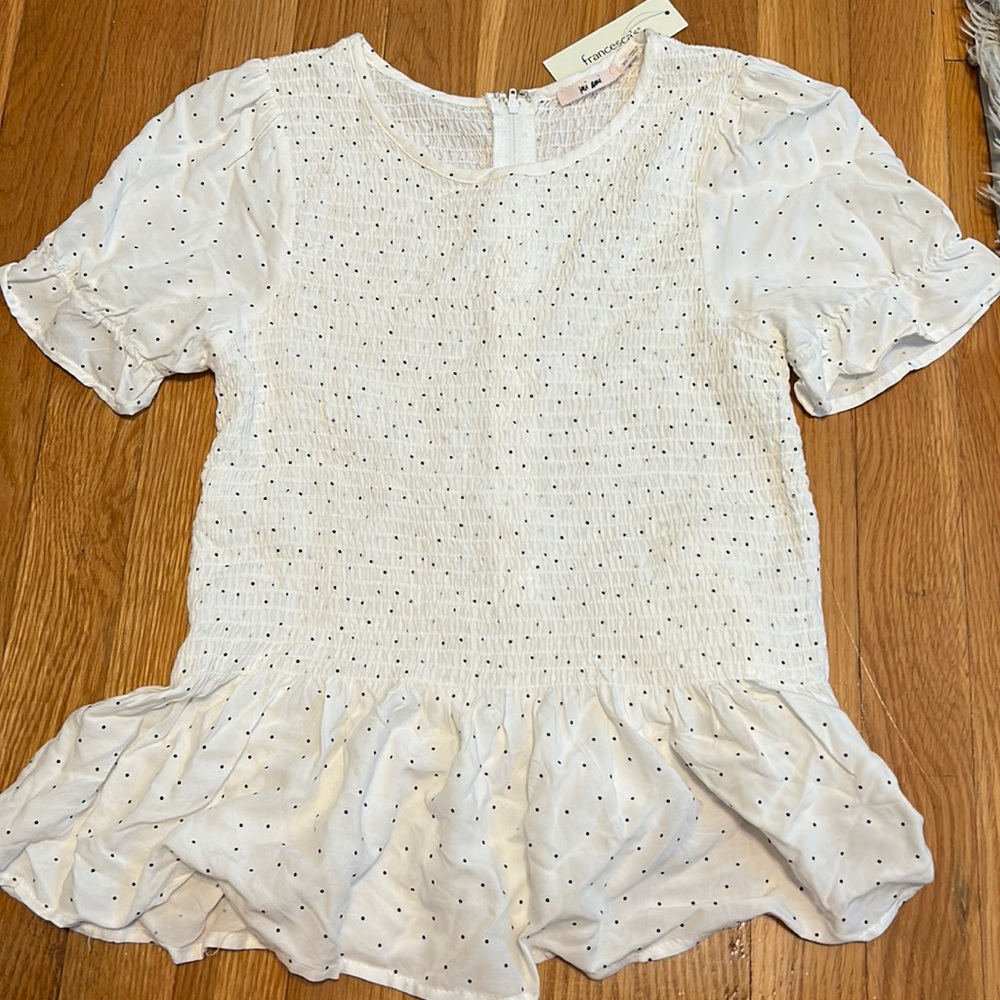 Poka dot ribbed shirt with ruffles